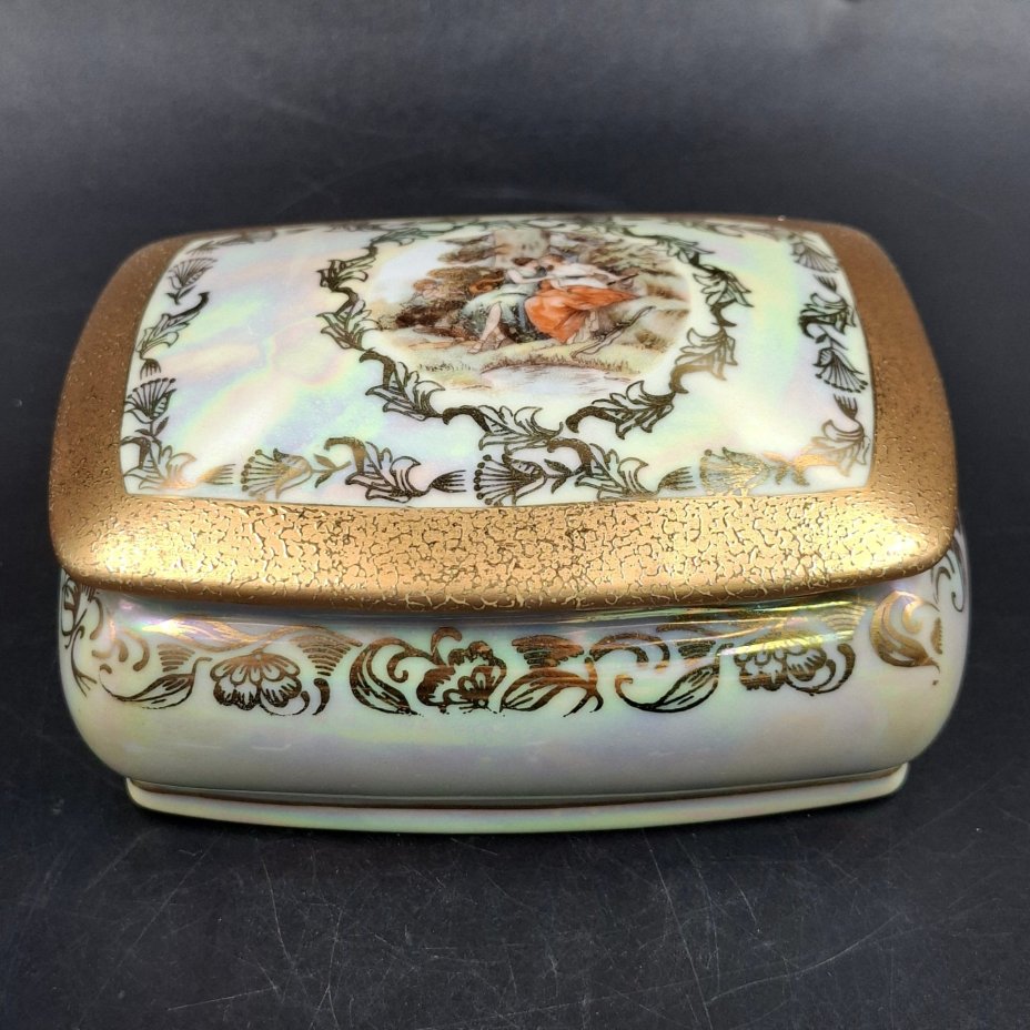 Шкатулка "Мадонна", фарфор, люстр, деколь, золочение, Oscar Schlegelmilch, Германия, 1950-1972 гг.