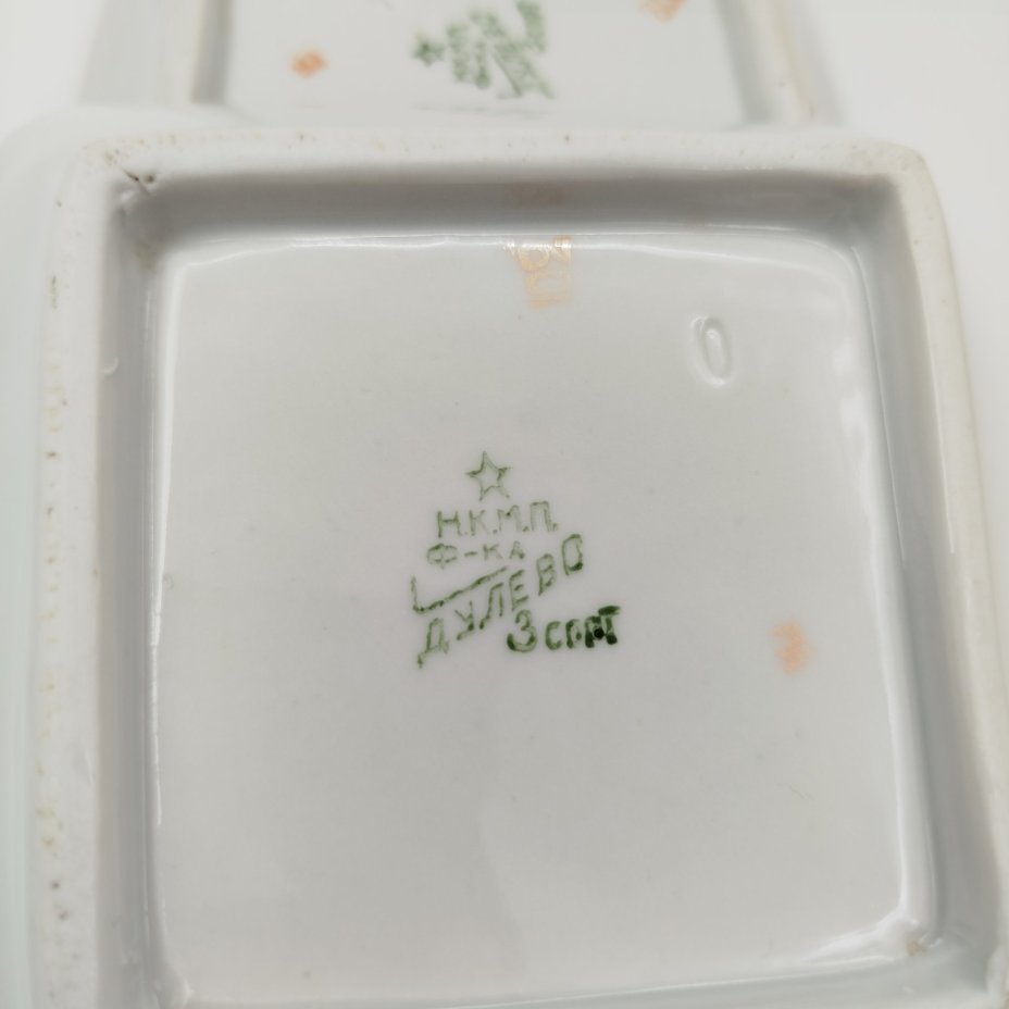 Пара розеток квадратной формы с цветочным декором, фарфор, деколь, золочение, Дулевский фарфоровый завод (Дулёво), СССР, 1934-1937 гг.