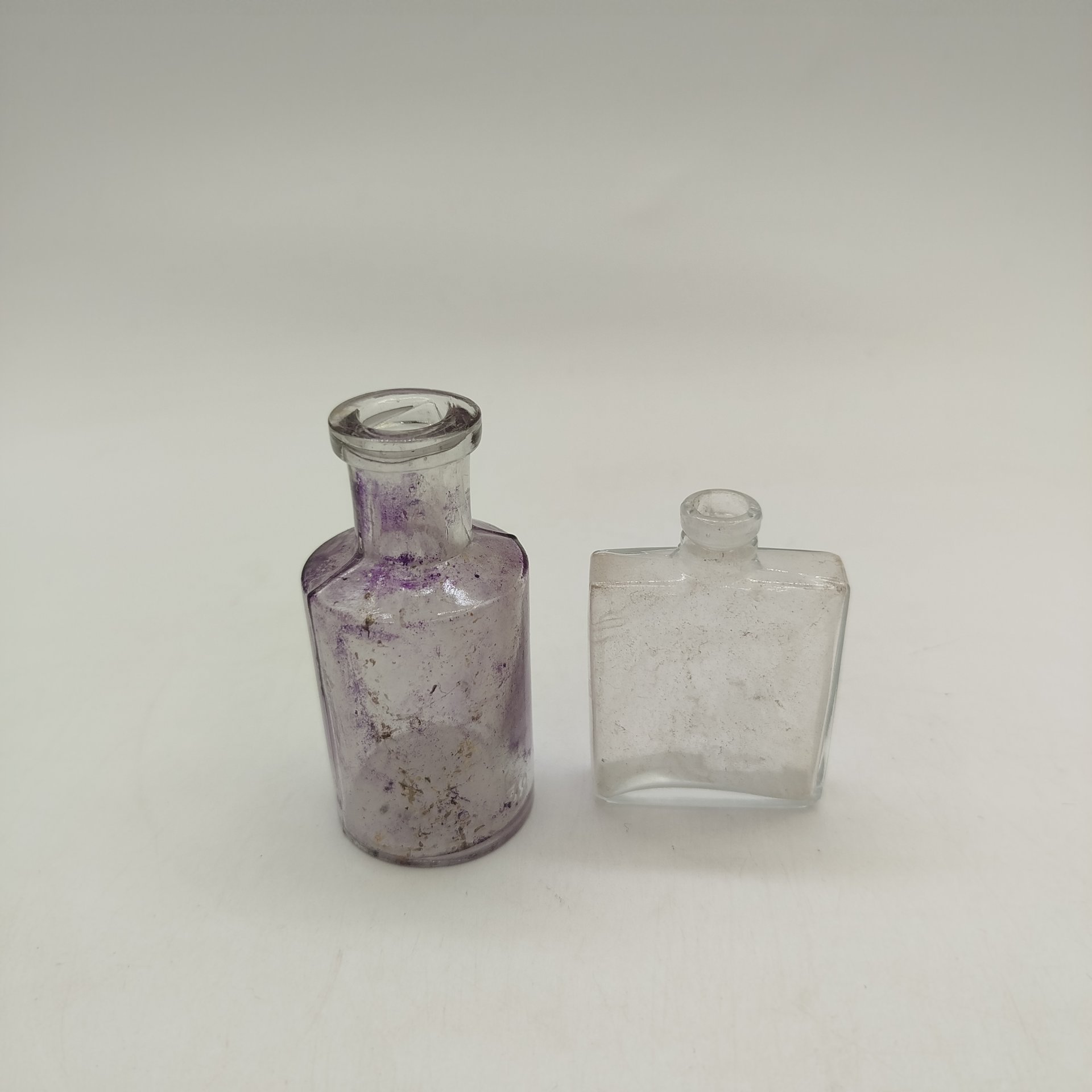 Набор из двух аптечных пузырьков, стекло, Россия, 1900-1930 гг.