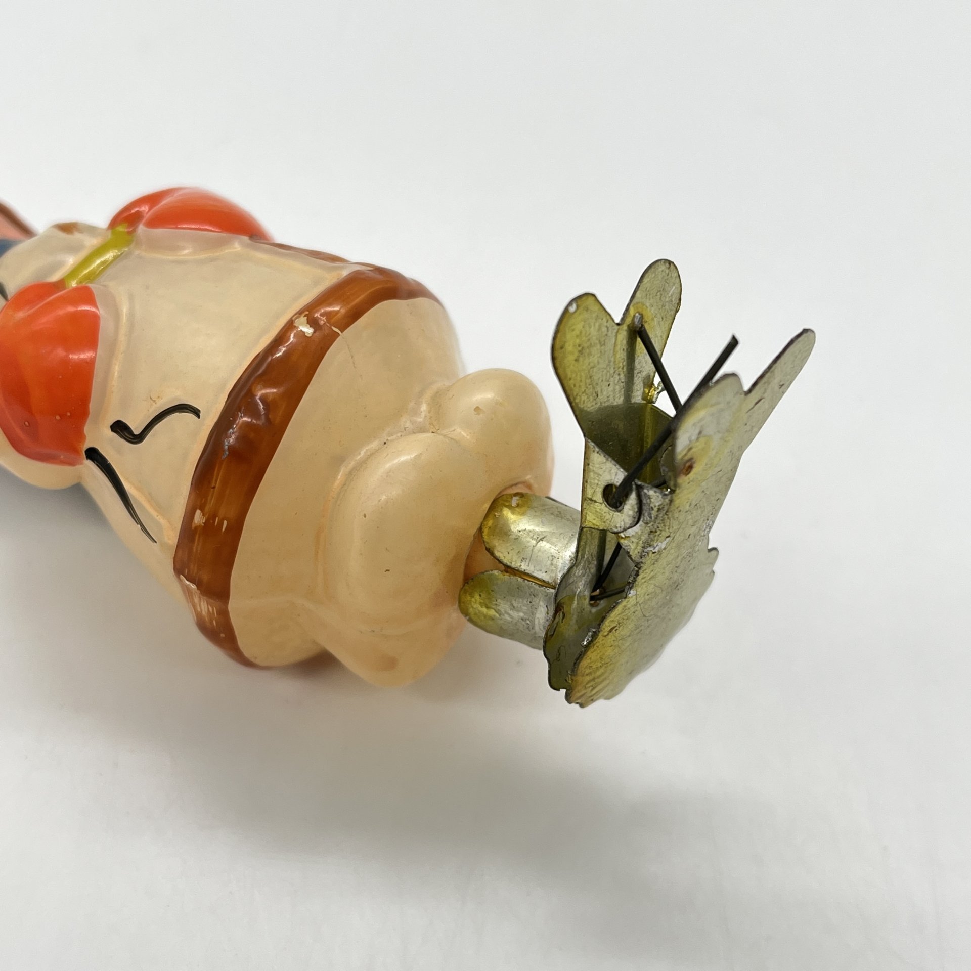 Игрушка ёлочная на прищепке "Мужичок с ноготок", стекло, краска, металл, Завод стеклянных ёлочных украшений и оптических изделий, г. Москва, СССР, 1950-1960 гг.