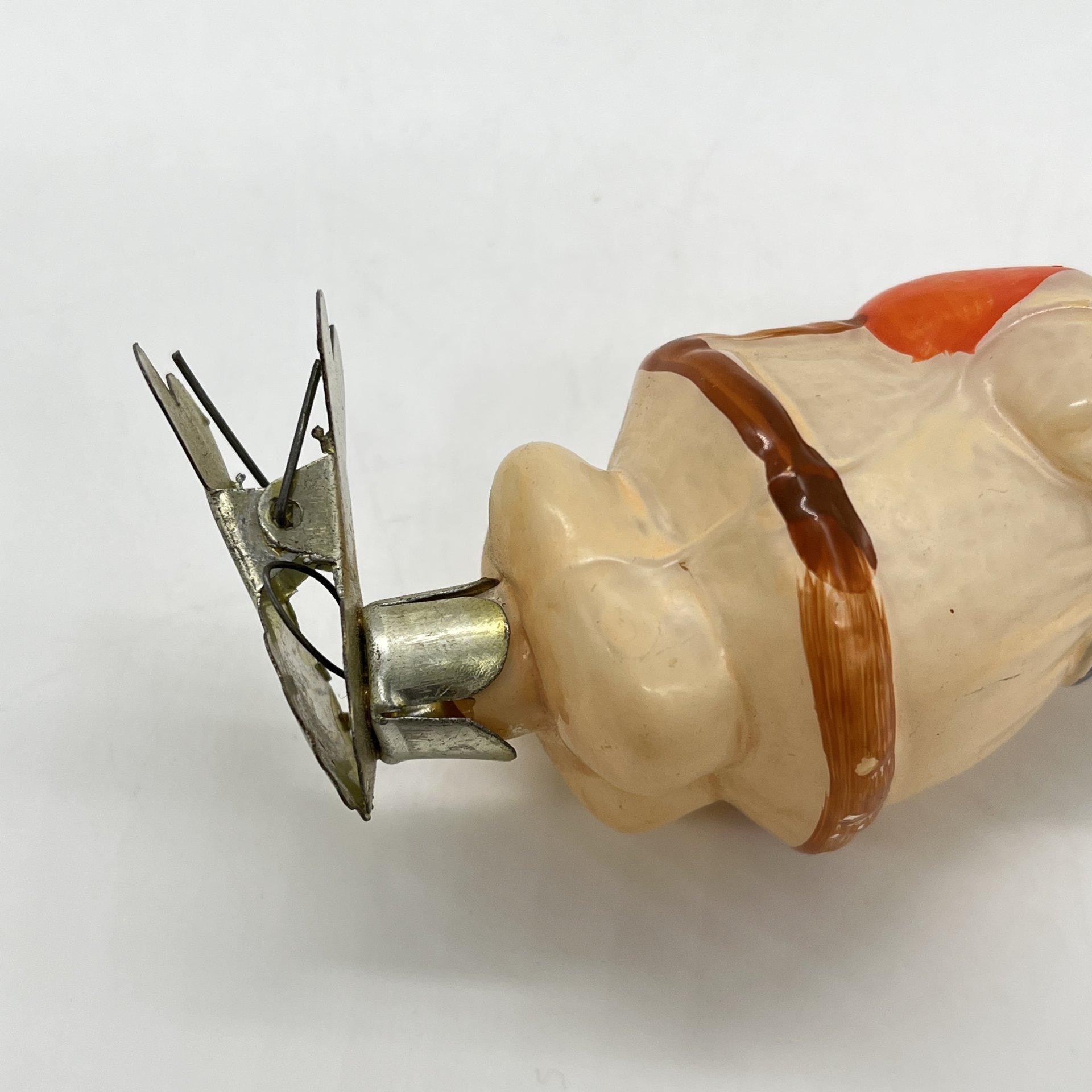 Игрушка ёлочная на прищепке "Мужичок с ноготок", стекло, краска, металл, Завод стеклянных ёлочных украшений и оптических изделий, г. Москва, СССР, 1950-1960 гг.