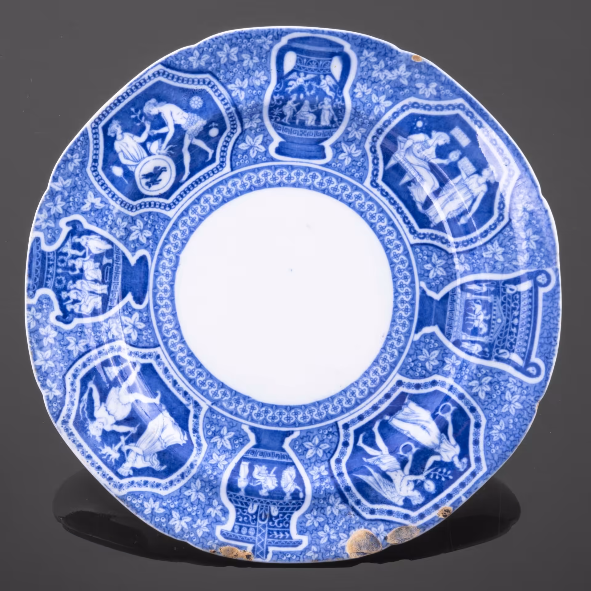 Тарелка с декором в виде античных сцен и ваз вдоль борта, Spode