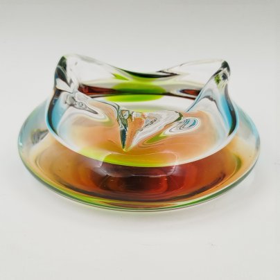 Лоток для мелочей необычной формы в янтарно-зелёной гамме, цветное стекло, гутная техника, Чехословакия, 1970-1990 гг.