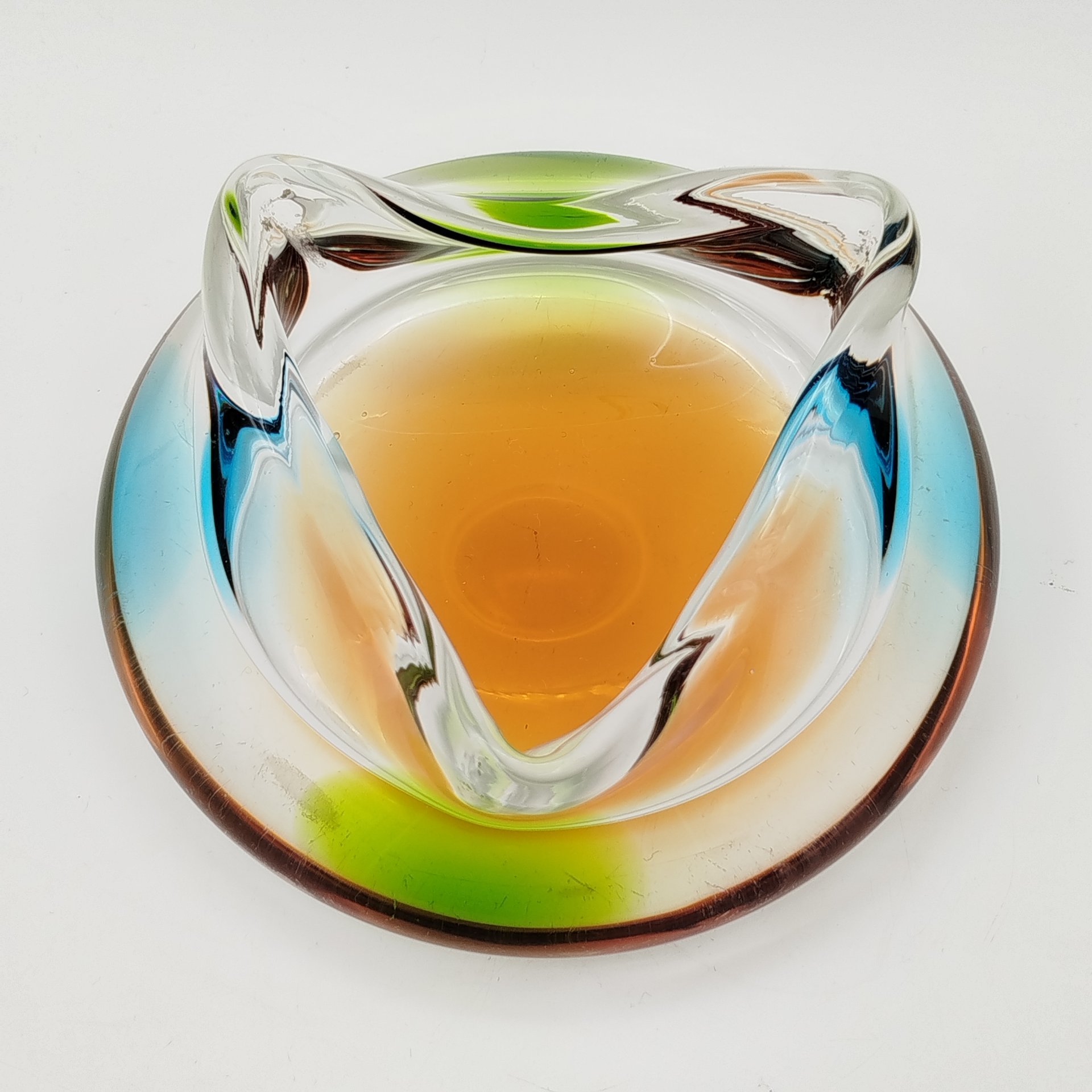 Лоток для мелочей необычной формы в янтарно-зелёной гамме, цветное стекло, гутная техника, Чехословакия, 1970-1990 гг.