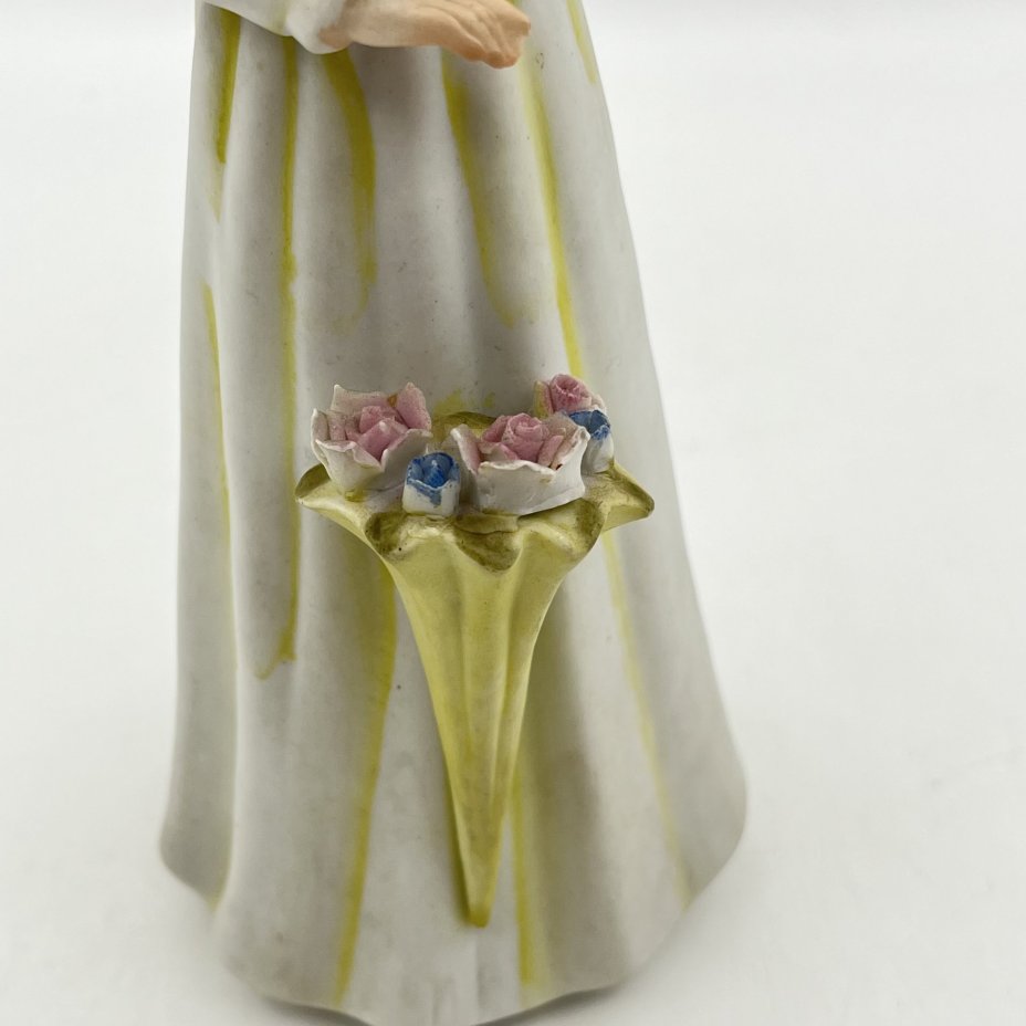 Статуэтка "Дама с зонтиком"