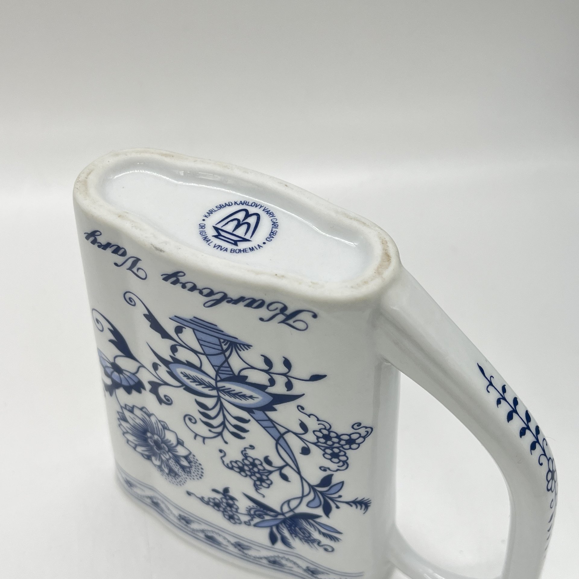 Поильник "Карловы Вары" с луковым узором, Viva Bohemia, фарфор, деколь, Чехия, 2000-2010 гг.