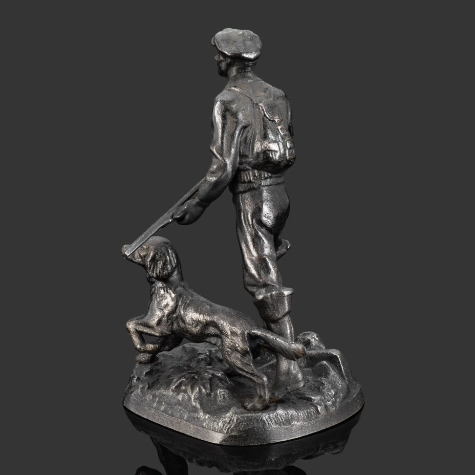 Статуэтка "Охотник с собакой", автор модели Чиркин А. В, чугун, крашение, Каслинский чугунолитейный завод (Касли), СССР, 1983 г.