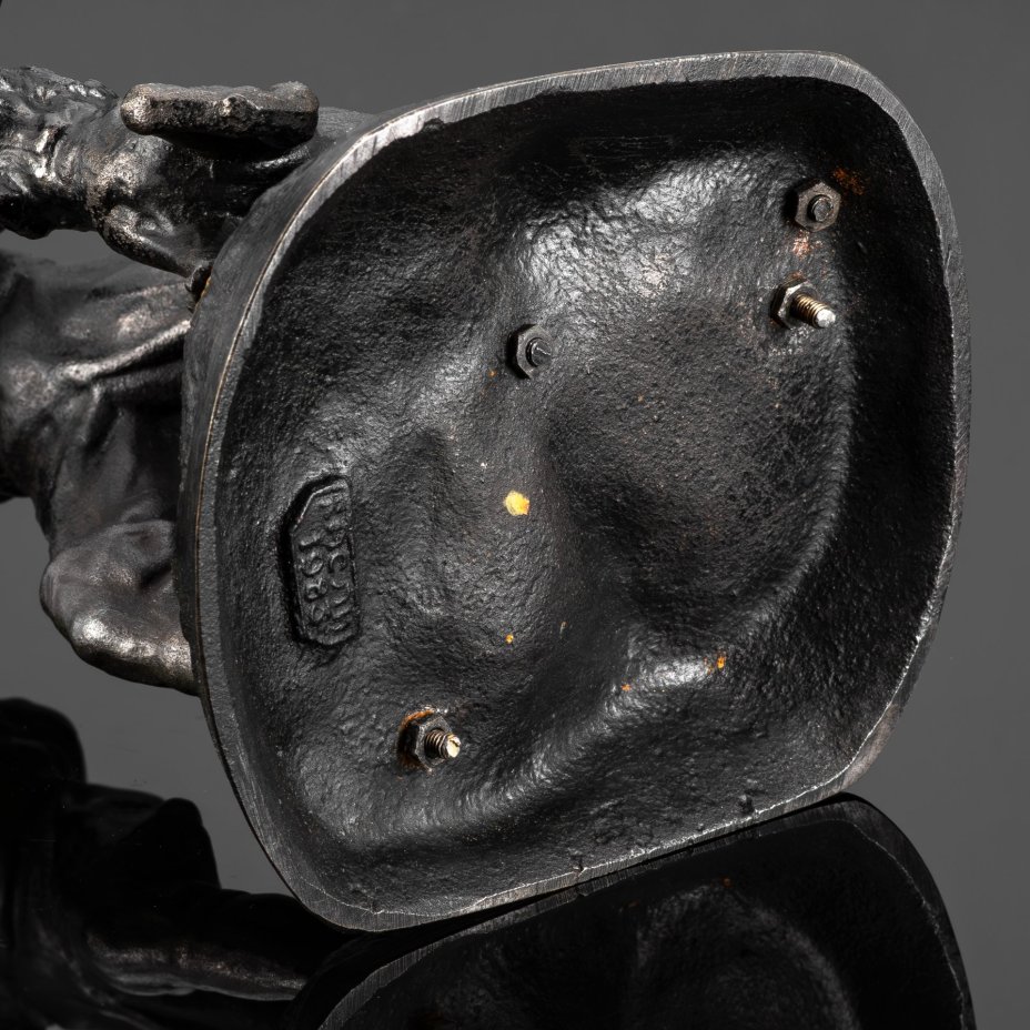 Статуэтка "Охотник с собакой", автор модели Чиркин А. В, чугун, крашение, Каслинский чугунолитейный завод (Касли), СССР, 1983 г.