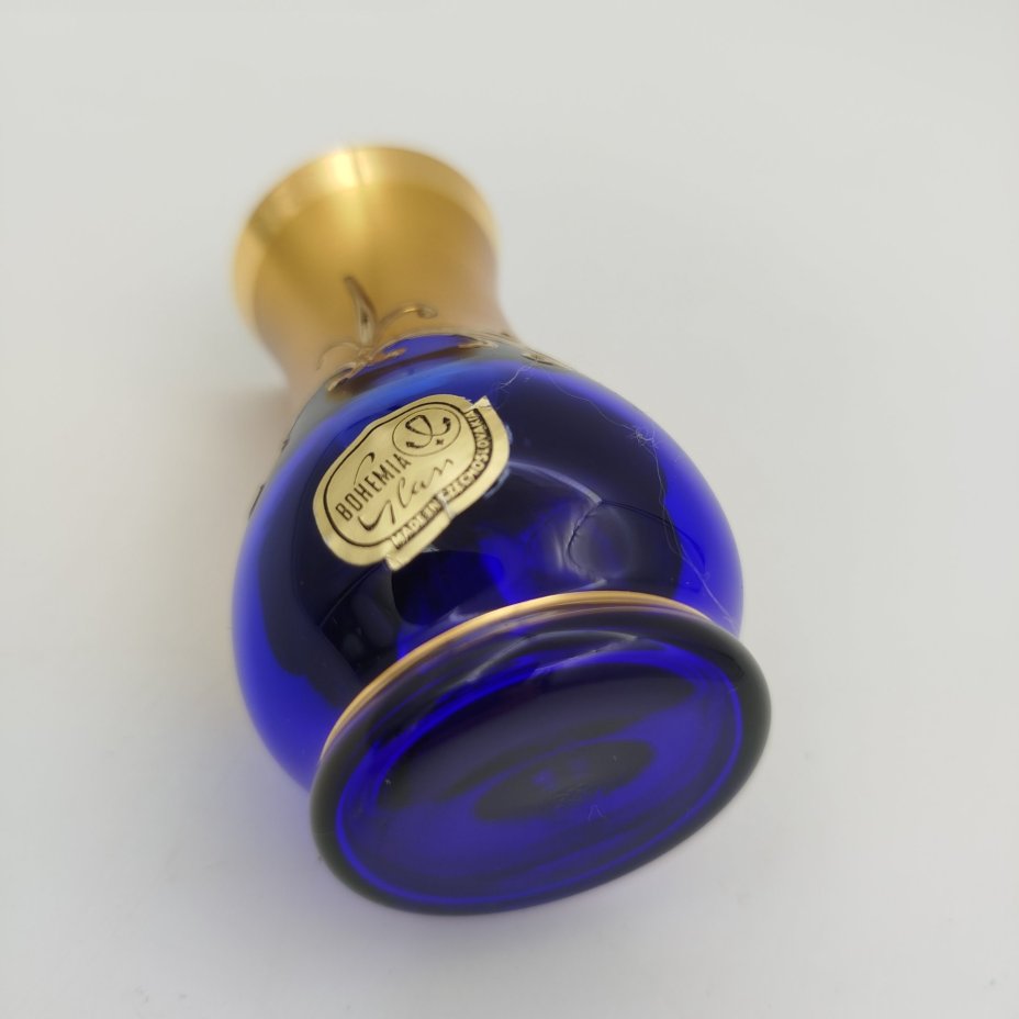 Ваза миниатюрная модели "Vase blue" в оригинальной коробке, стекло, золочение, лепной декор, Bohemia (Neurohlau)
