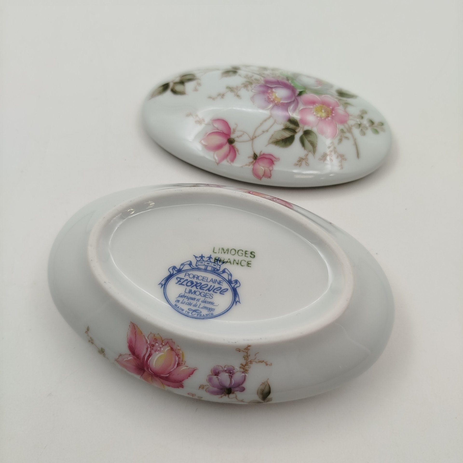 Шкатулка миниатюрная, с цветочным декором Florence Limoges, фарфор, деколь, Франция, 1760-2000 гг.