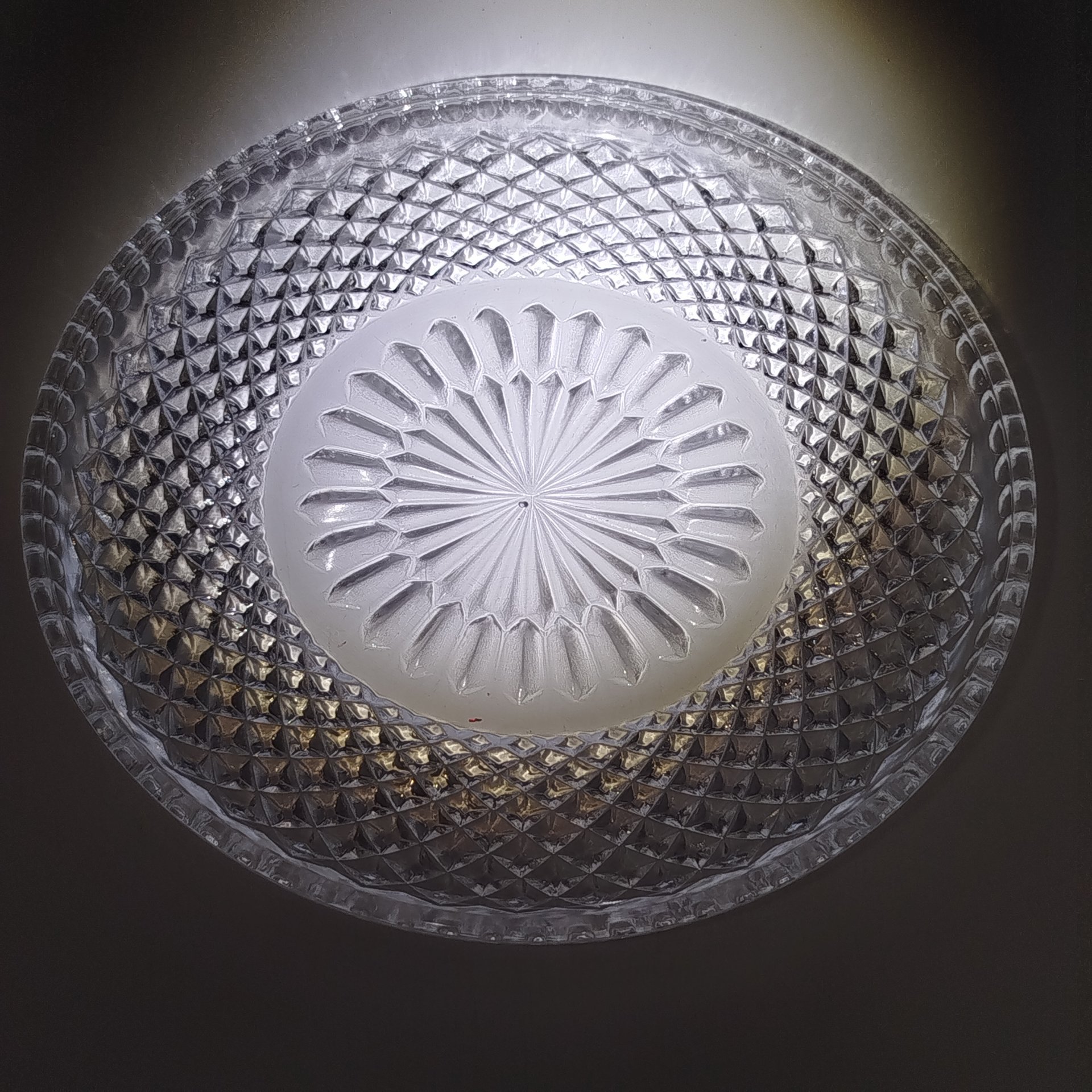 Поднос с рельефным геометрическим декором, хрусталь, пресс, Гусевской хрустальный завод (Гусь-Хрустальный), СССР, 1970-1990 гг.