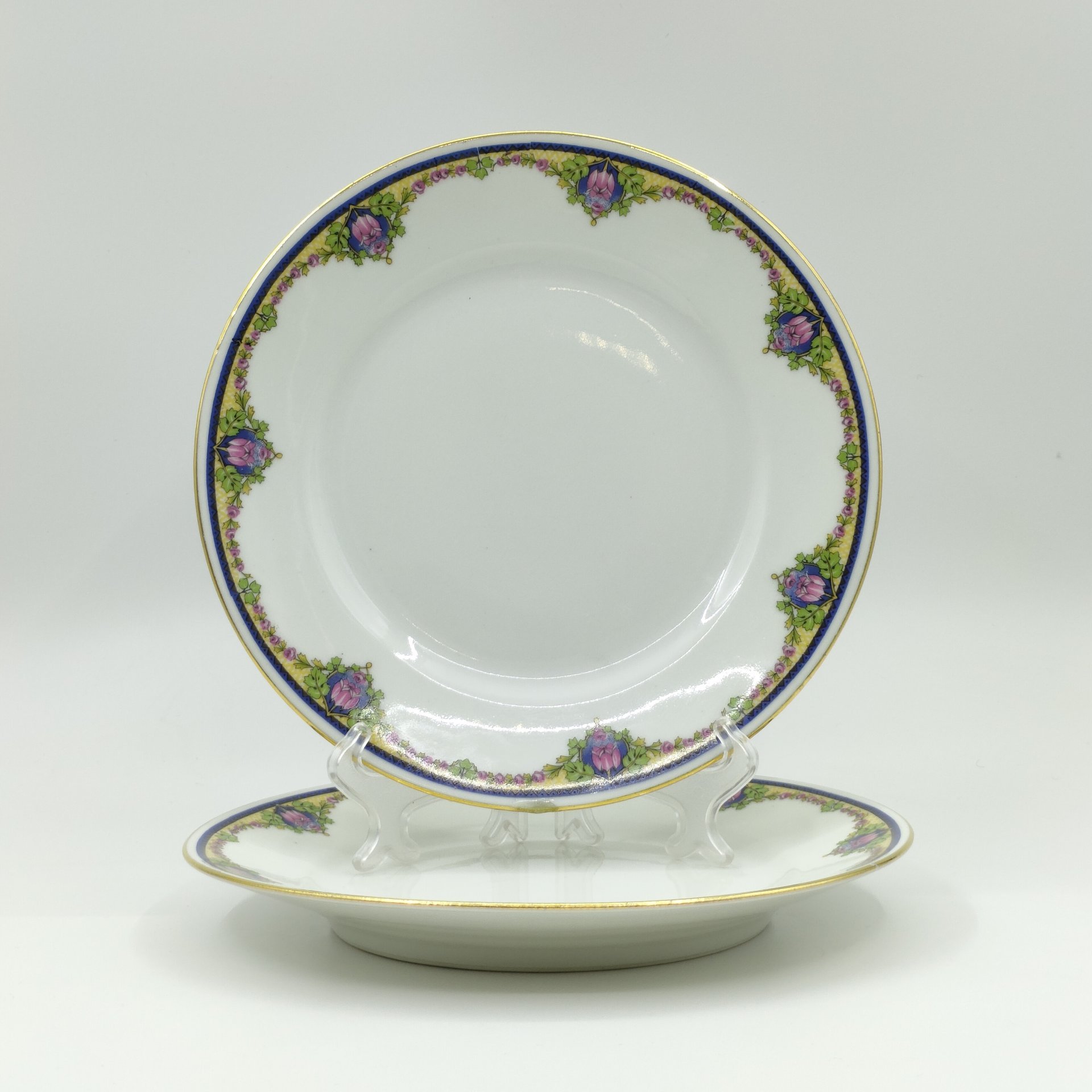 Пара десертных тарелок с флоральным декором, Limoges B&C France (Bernardaud), фарфор, деколь, золочение