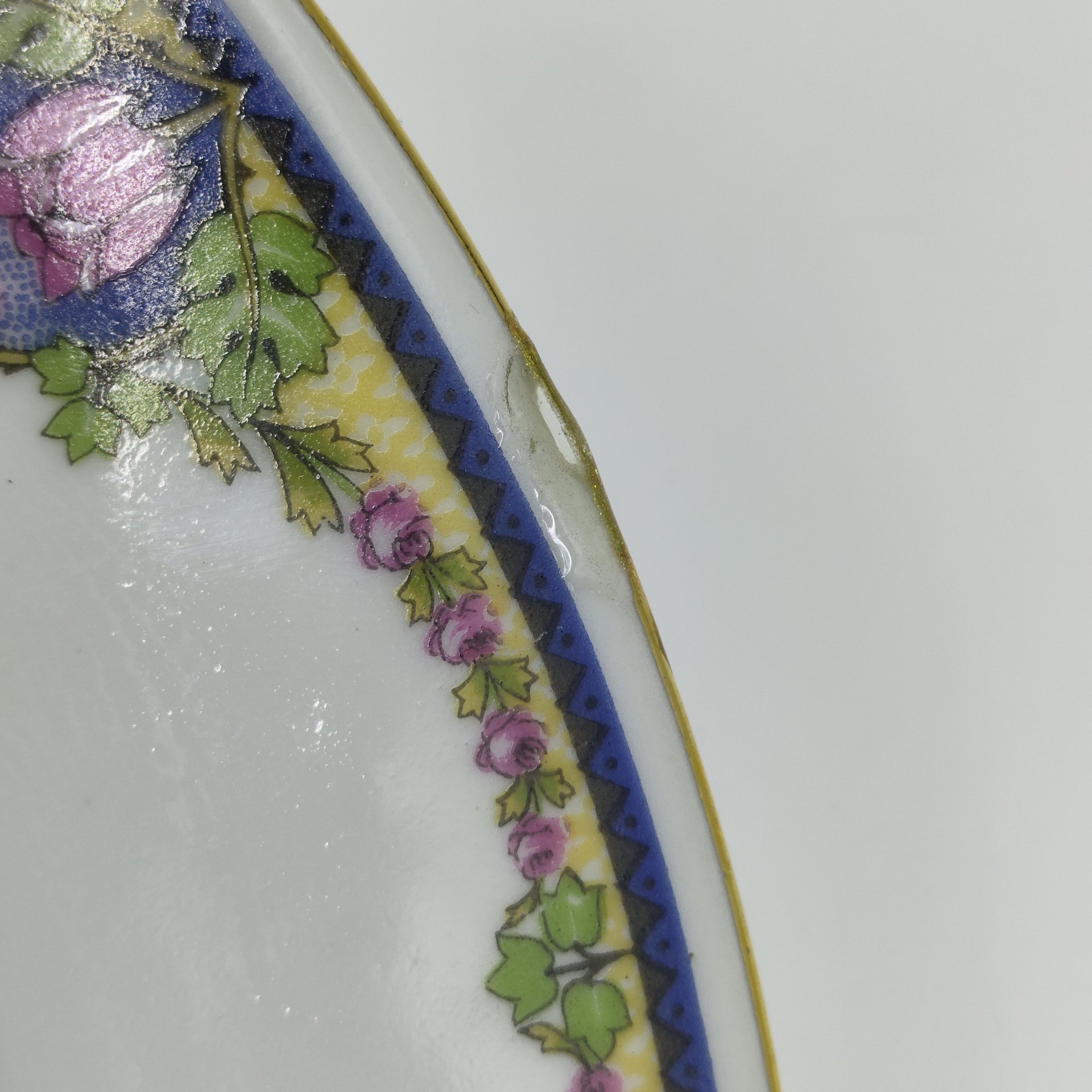 Пара десертных тарелок с флоральным декором, Limoges B&C France (Bernardaud), фарфор, деколь, золочение