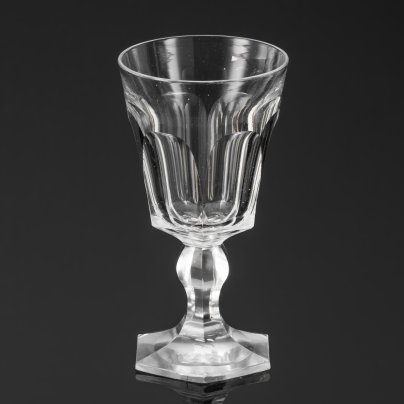 Бокал со скругленными гранями и ножкой, переходящей в шестиугольное основание, хрусталь, гранение, Российская империя, 1870-1900 гг.