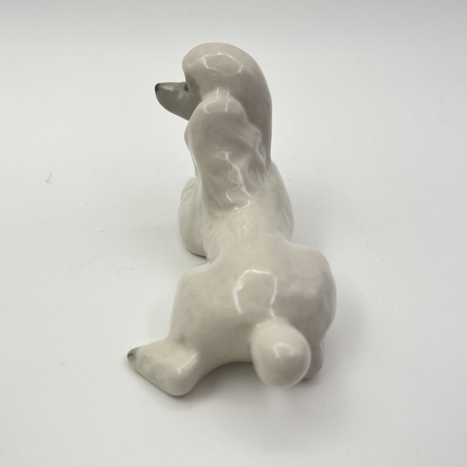 Статуэтка "Белый пудель", скульптор Т.С. Линчевская, фарфор, роспись, Ленинградский фарфоровый завод (ЛФЗ), СССР, 1986-1991 гг.