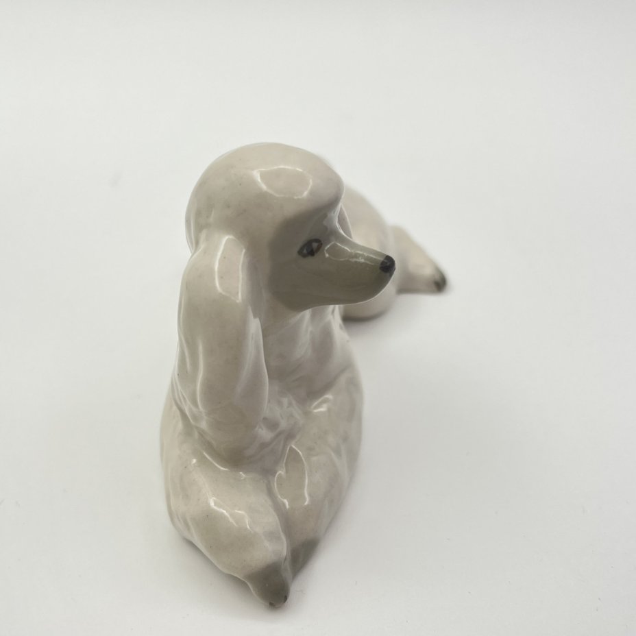 Статуэтка "Белый пудель", скульптор Т.С. Линчевская, фарфор, роспись, Ленинградский фарфоровый завод (ЛФЗ), СССР, 1986-1991 гг.