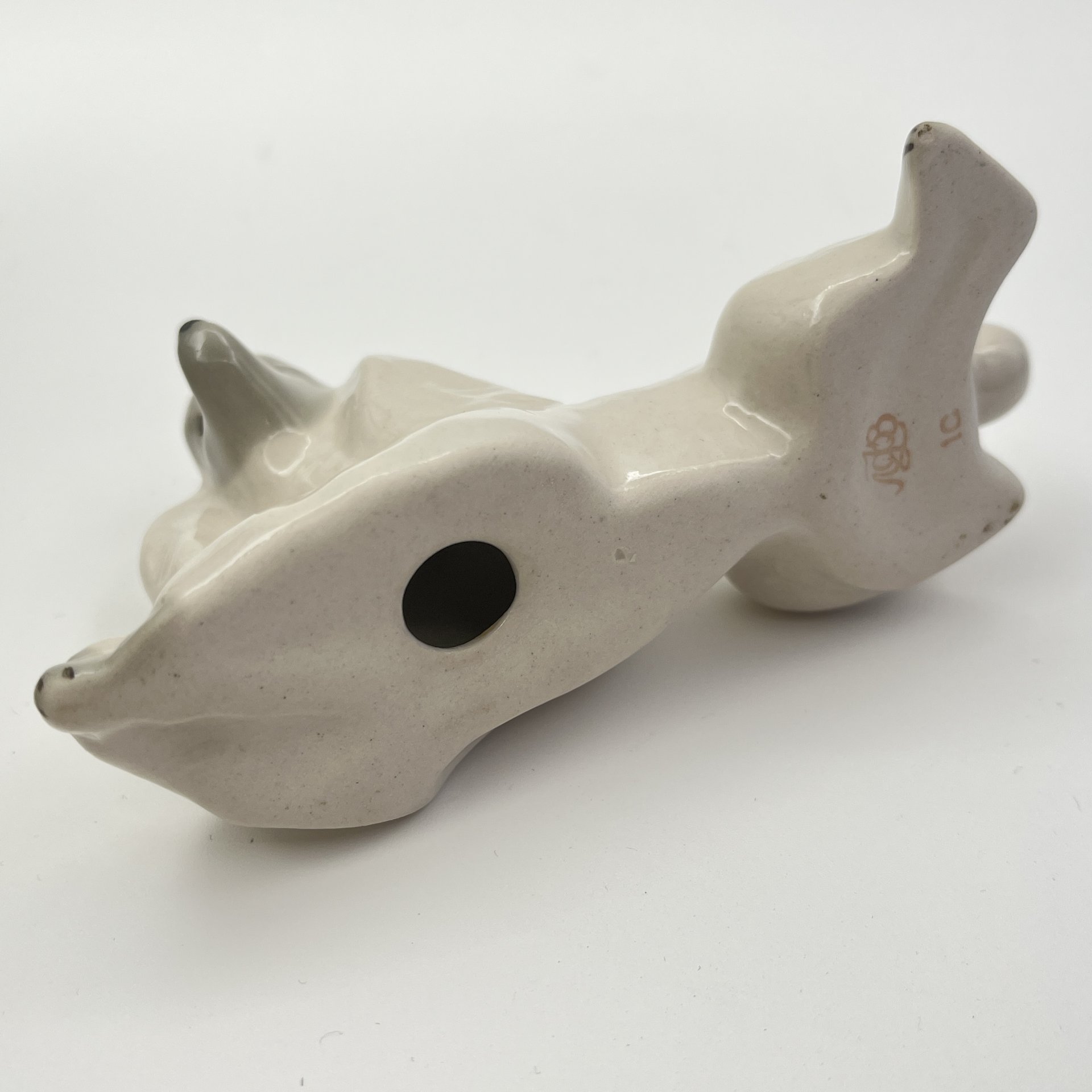 Статуэтка "Белый пудель", скульптор Т.С. Линчевская, фарфор, роспись, Ленинградский фарфоровый завод (ЛФЗ), СССР, 1986-1991 гг.