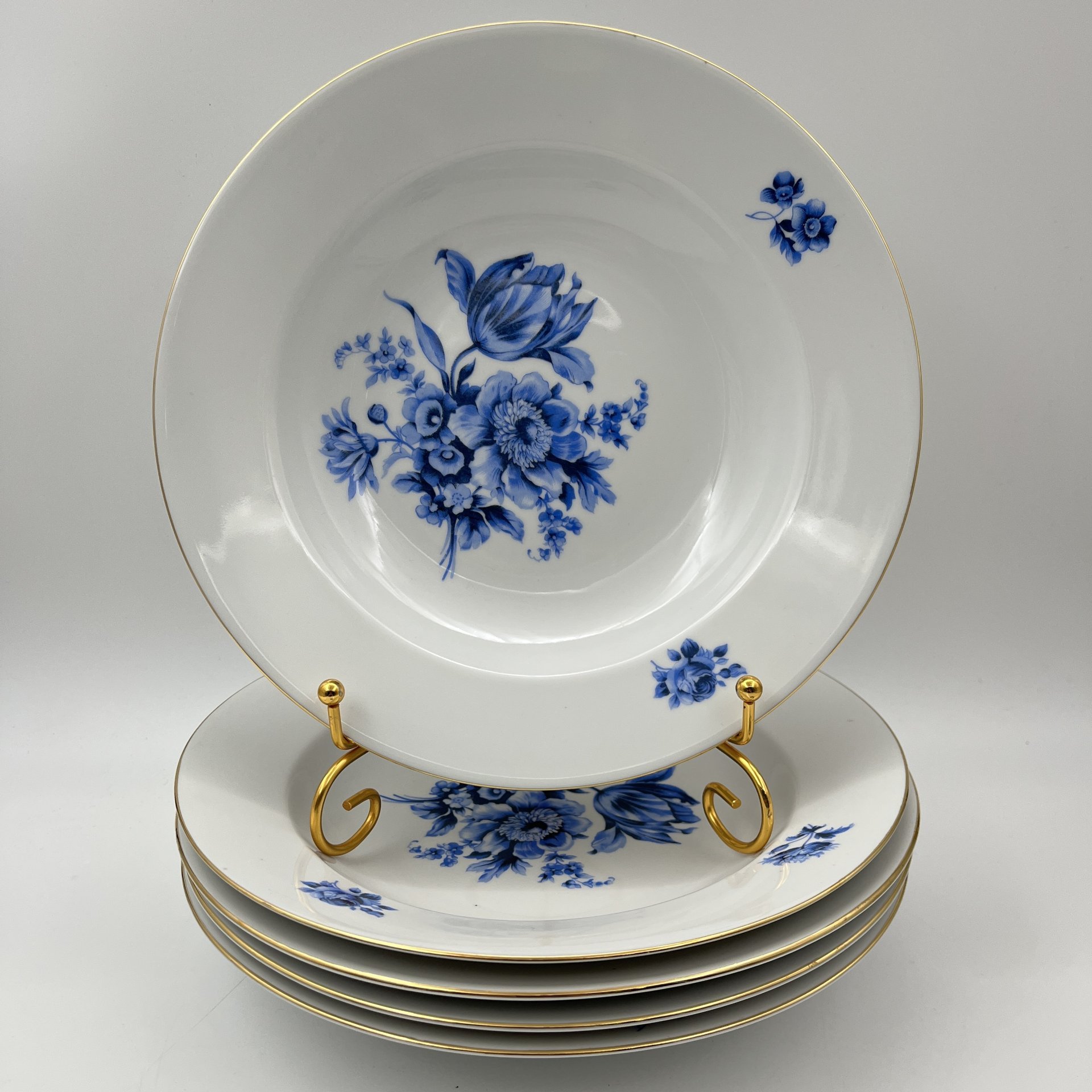 Набор из 5-ти суповых тарелок с декором в виде синих цветов, фарфор, деколь, золочение, Kahla, ГДР, 1968-1987 гг.