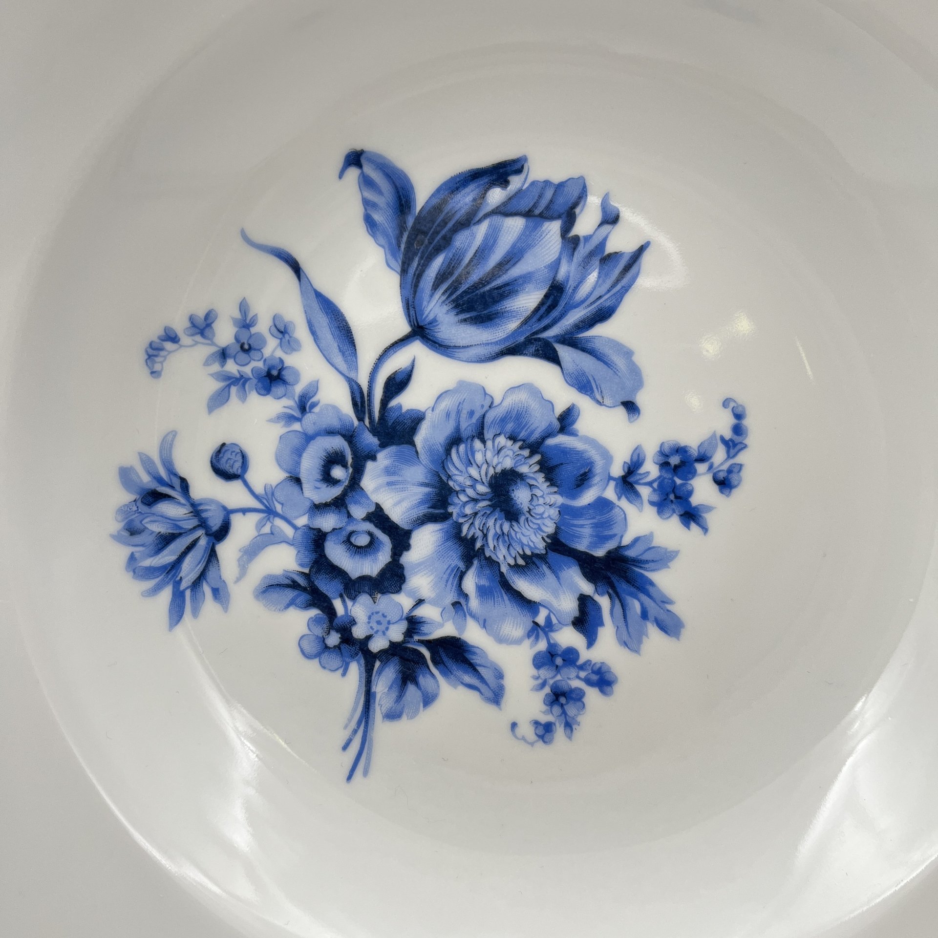 Набор из 5-ти суповых тарелок с декором в виде синих цветов, фарфор, деколь, золочение, Kahla, ГДР, 1968-1987 гг.