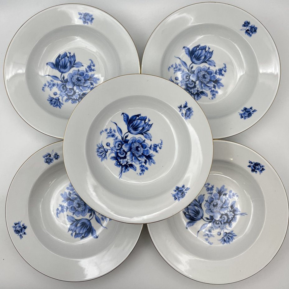 Набор из 5-ти суповых тарелок с декором в виде синих цветов, фарфор, деколь, золочение, Kahla, ГДР, 1968-1987 гг.