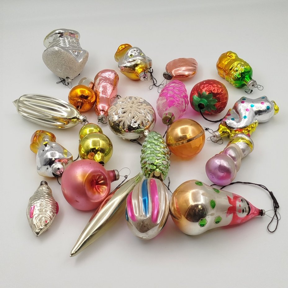 Набор из 21-ой подвесной ёлочной игрушки различной формы (в подборе), стекло, краска, металл, пластик, СССР, 1960-1990 гг.