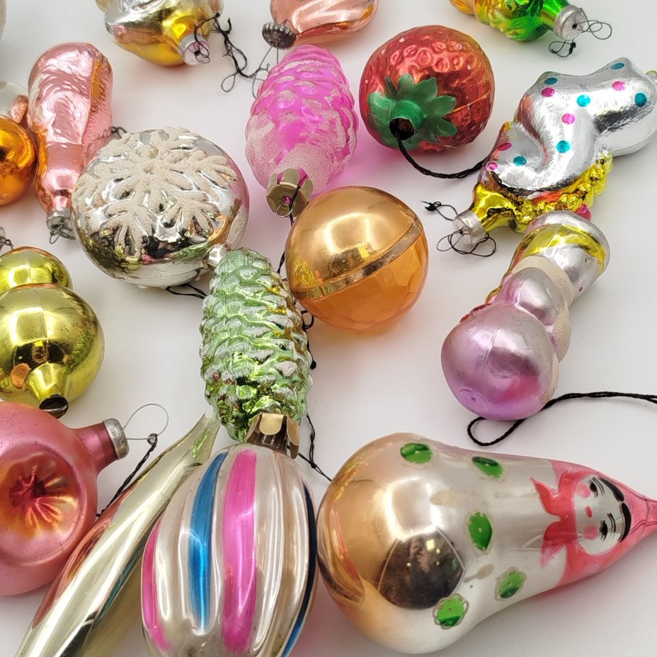 Набор из 21-ой подвесной ёлочной игрушки различной формы (в подборе)