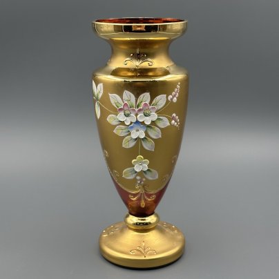 Ваза красного оттенка с лепным цветочным декором, "Bohemian glass"