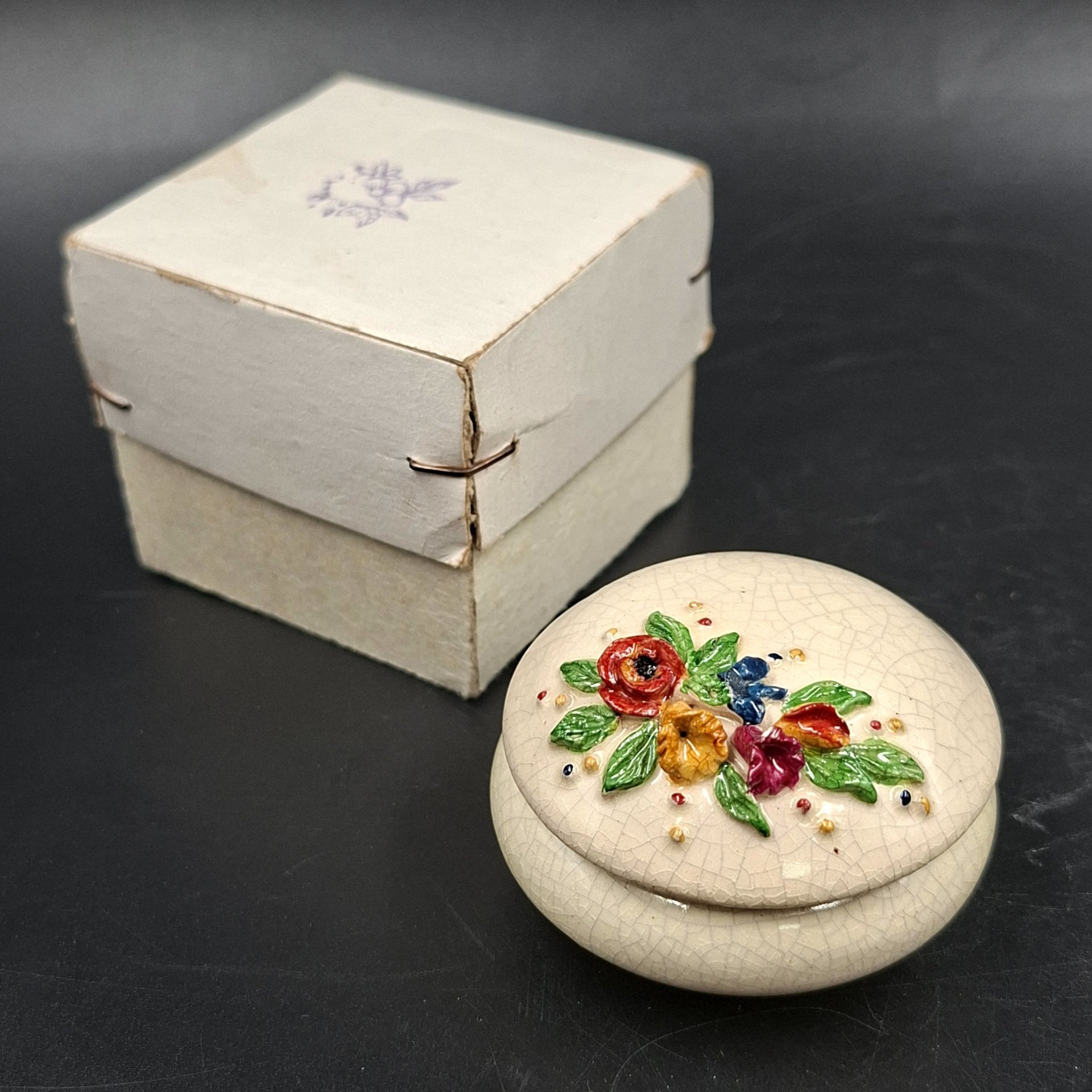 Шкатулочка с цветочным декором и эффектом кракле, в коробке, керамика, роспись, картон, Европа, 1990-2010 гг.