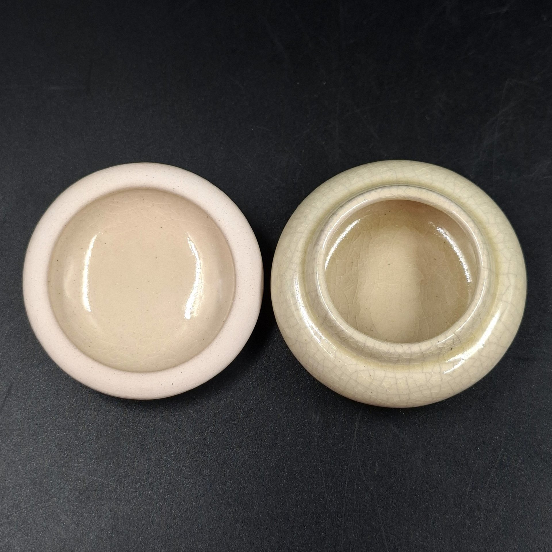 Шкатулочка с цветочным декором и эффектом кракле, в коробке, керамика, роспись, картон, Европа, 1990-2010 гг.