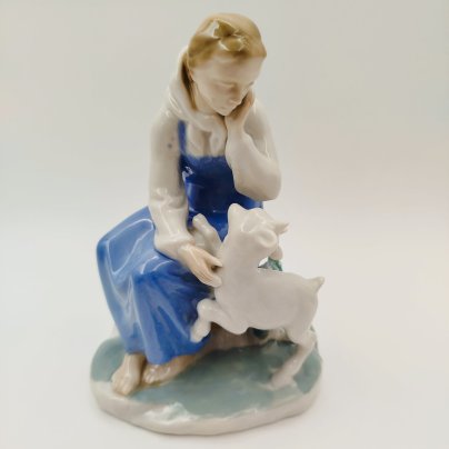 Статуэтка "Сестрица Алёнушка и братец Иванушка", скульптор А.А. Киселёв, фарфор, роспись, Ленинградский завод фарфоровых изделий (ЛЗФИ), СССР, 1956-1967 гг.