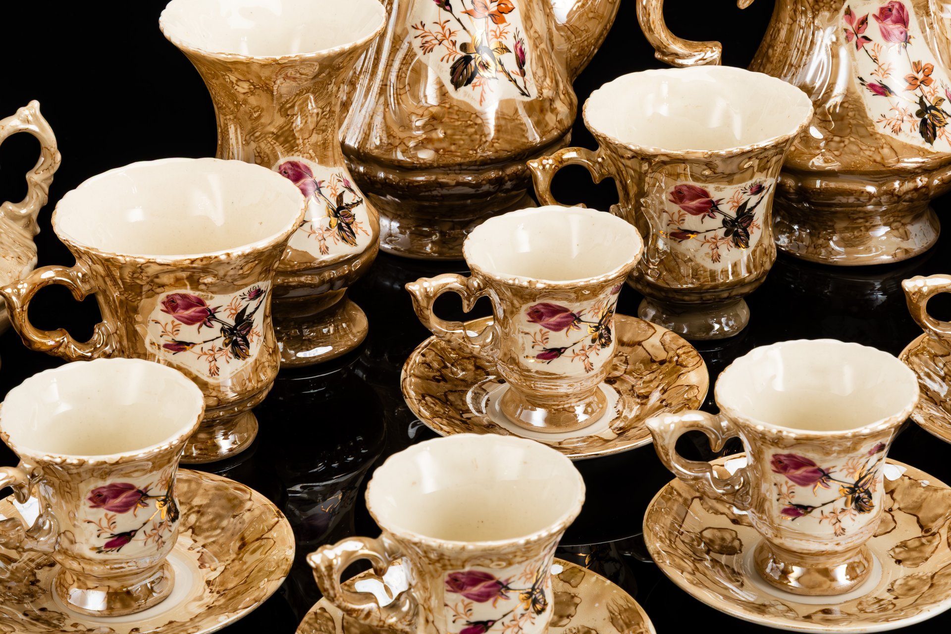 Сервиз чайно-кофейный с декором в виде роз на 6 персон (21 предмет)