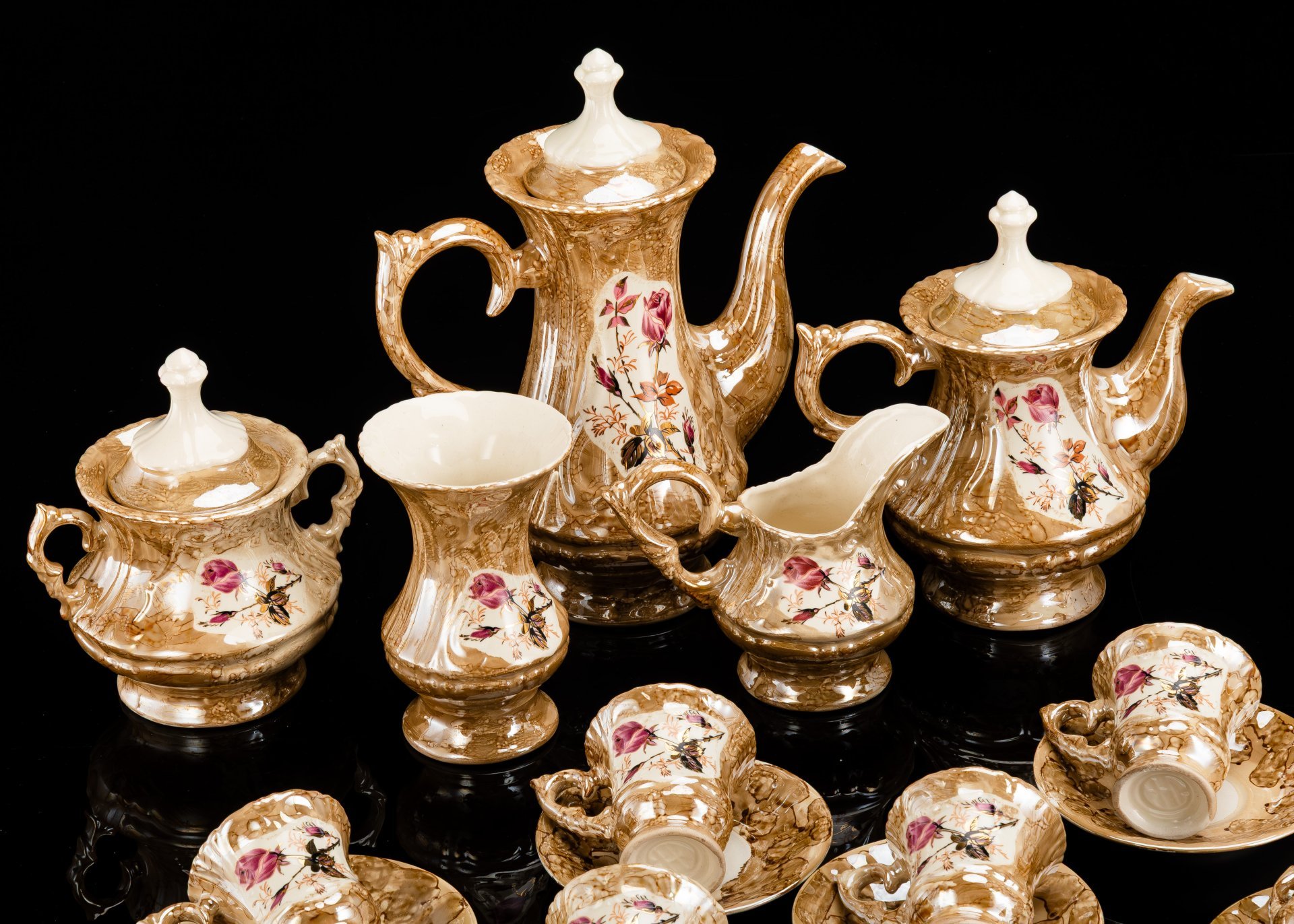 Сервиз чайно-кофейный с декором в виде роз на 6 персон (21 предмет)