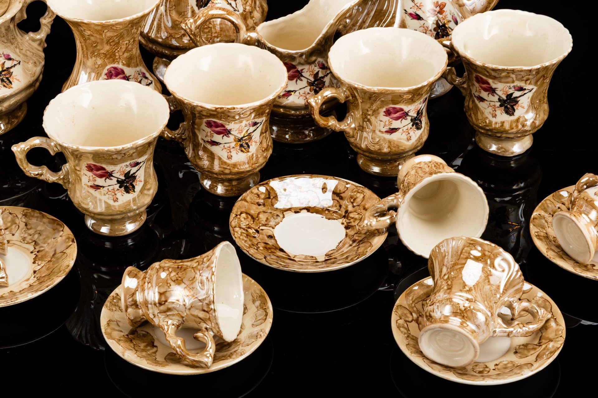 Сервиз чайно-кофейный с декором в виде роз на 6 персон (21 предмет)