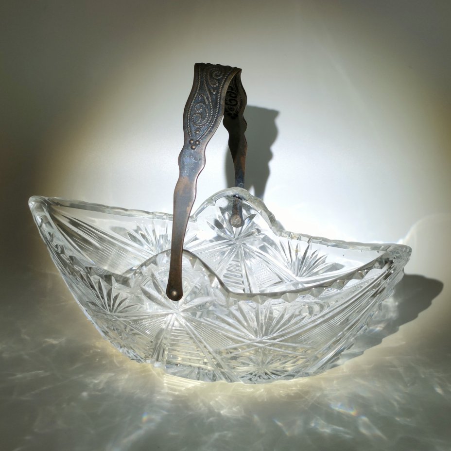Конфетница в форме ладьи с ручкой, хрусталь, металл, алмазная грань, СССР, 1970-1990 гг.
