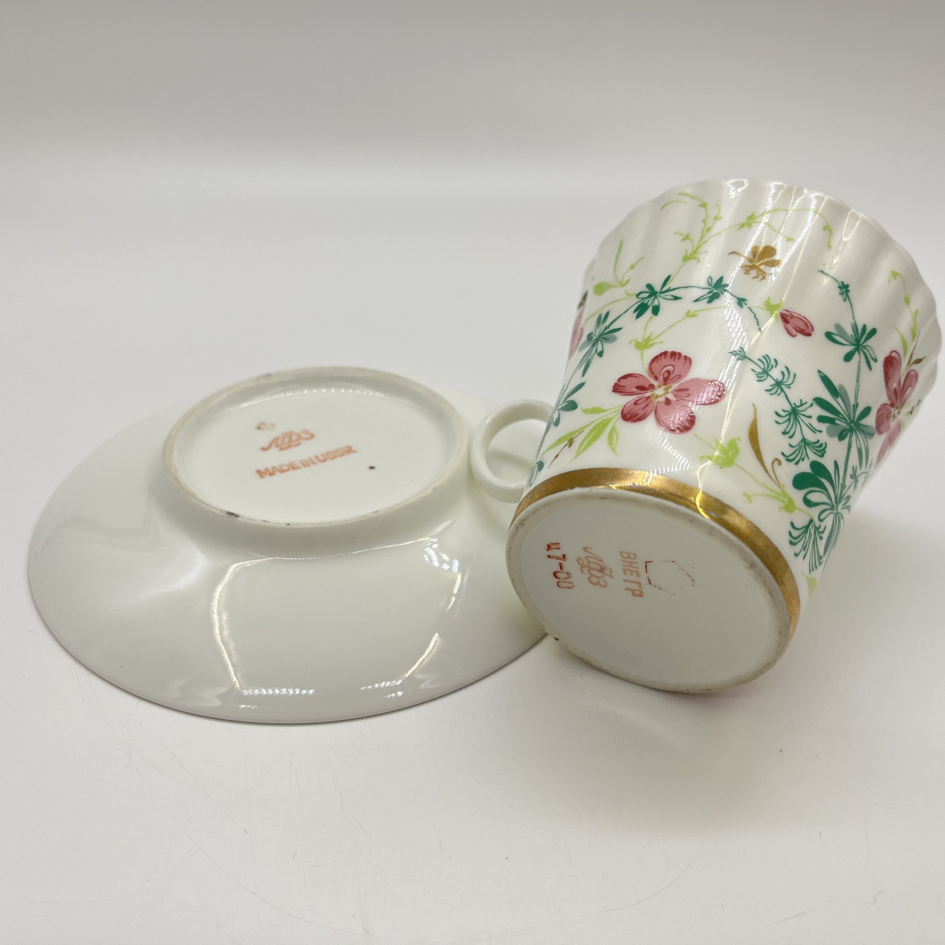 Пара кофейная "Комарики" (форма "Одуванчик"), в подборе, фарфор, деколь, золочение, Ленинградский фарфоровый завод (ЛФЗ), СССР, 1970-1990 гг.