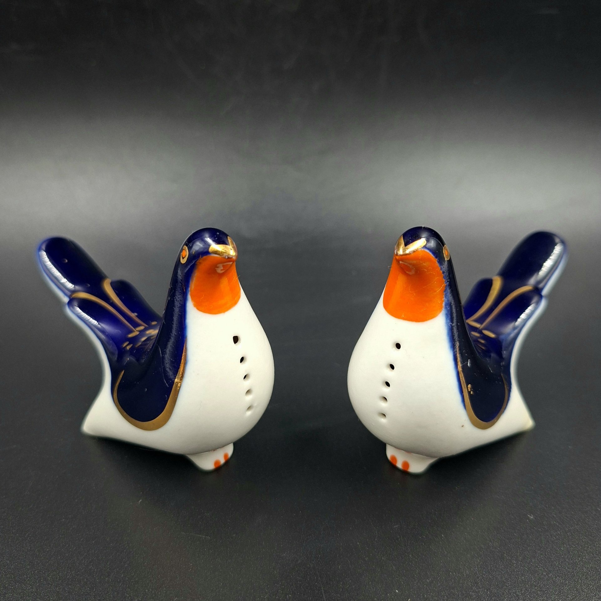 Пара солонок "Голубок", автор М.Н. Мох, фарфор, роспись, золочение, Ленинградский фарфоровый завод (ЛФЗ), СССР, 1979-1992 гг.