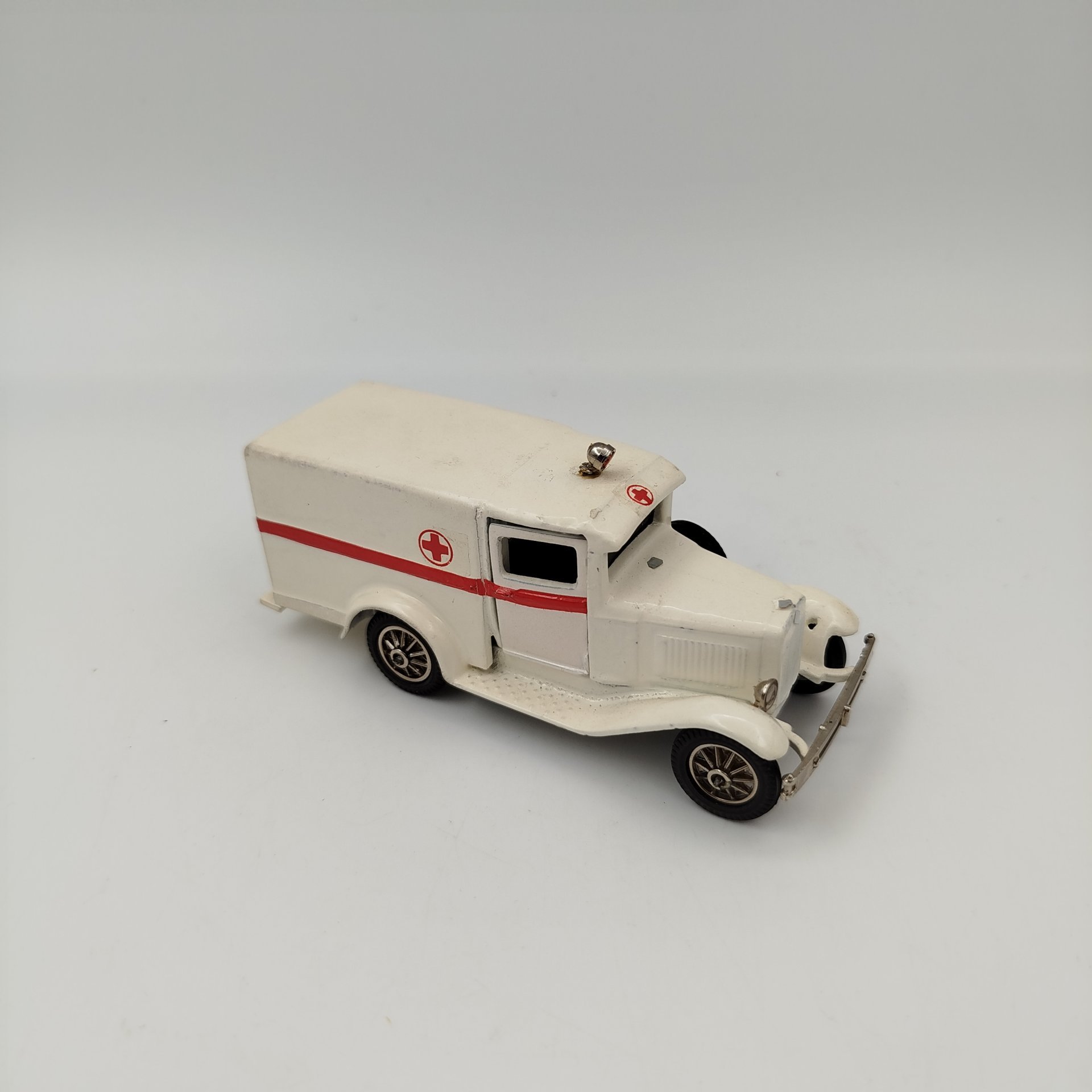 Модель автомобиля "ГАЗ-А" (Скорая помощь), авторская версия, металл, пластмасса, СССР, 1980-1990 гг.