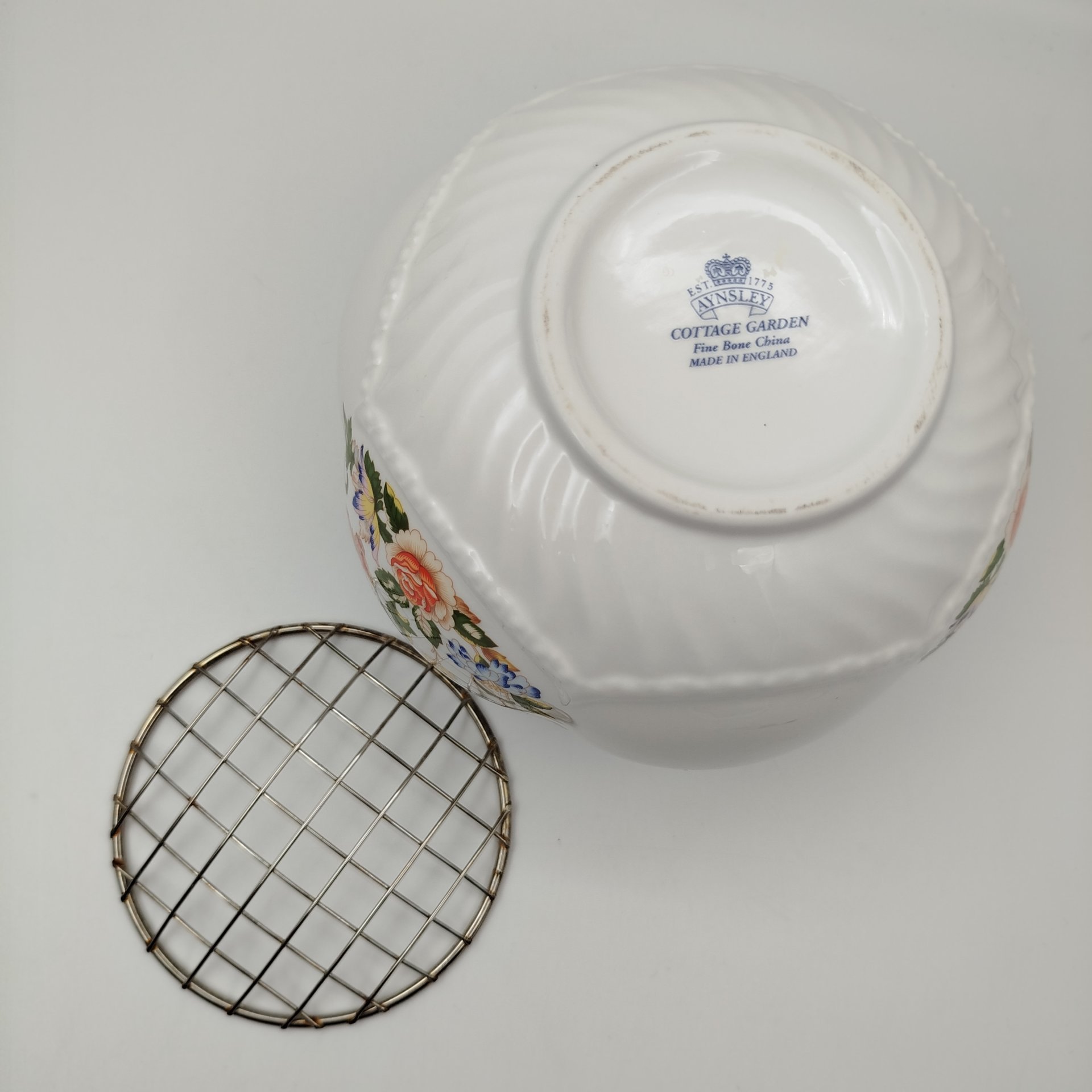 Ваза-подставка для цветов (роуз-боул, rose-bowl), компания Aynsley, фарфор, деколь, сплав металлов, Великобритания, 1990-2020 гг.