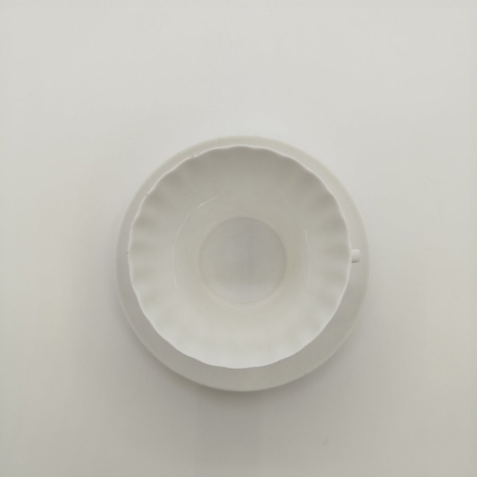 Пара кофейная с декором в виде гирлянд и цветов (форма "Одуванчик"), фарфор, деколь, золочение, Ленинградский фарфоровый завод (ЛФЗ), СССР, 1970-1990 гг.