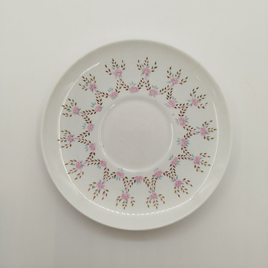 Пара кофейная с декором в виде гирлянд и цветов (форма "Одуванчик"), фарфор, деколь, золочение, Ленинградский фарфоровый завод (ЛФЗ), СССР, 1970-1990 гг.