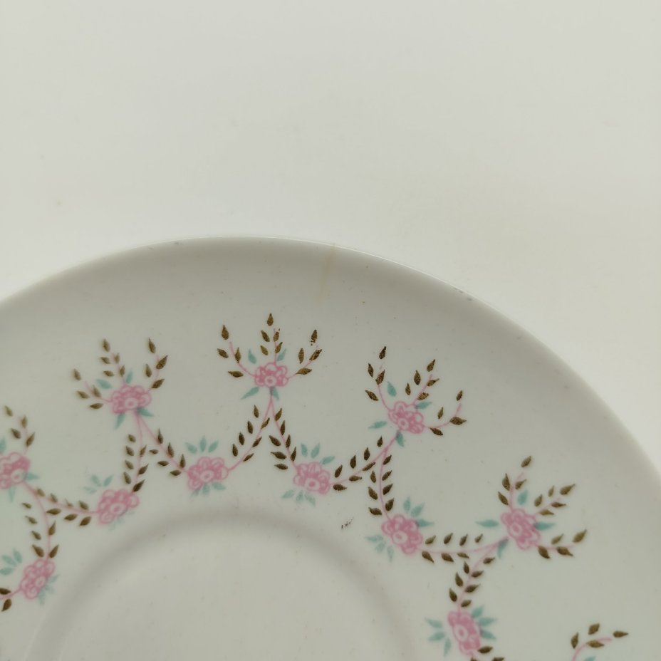 Пара кофейная с декором в виде гирлянд и цветов (форма "Одуванчик"), фарфор, деколь, золочение, Ленинградский фарфоровый завод (ЛФЗ), СССР, 1970-1990 гг.