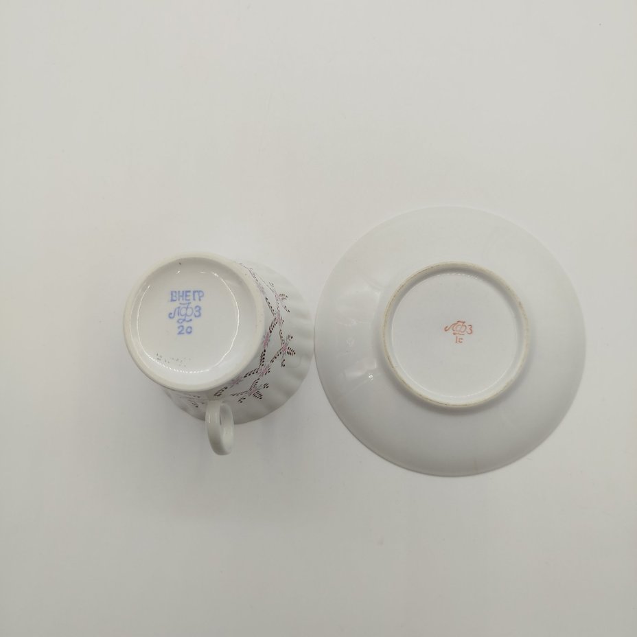 Пара кофейная с декором в виде гирлянд и цветов (форма "Одуванчик"), фарфор, деколь, золочение, Ленинградский фарфоровый завод (ЛФЗ), СССР, 1970-1990 гг.