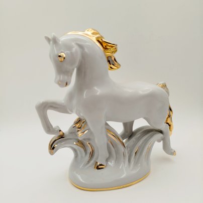 Статуэтка "Конь-огонь", автор формы И.С. Ефимов, фарфор, золочение, Ленинградский фарфоровый завод (ЛФЗ), СССР, 1960-1986 гг.
