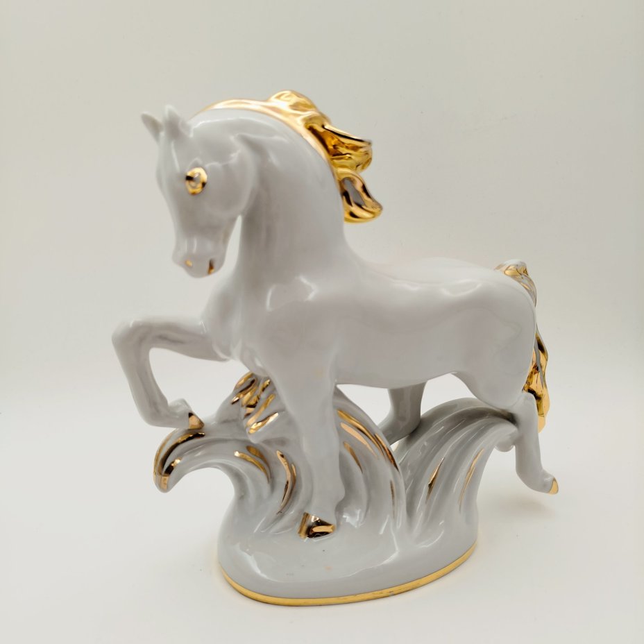 Статуэтка "Конь-огонь", автор формы И.С. Ефимов, фарфор, золочение, Ленинградский фарфоровый завод (ЛФЗ), СССР, 1960-1986 гг.