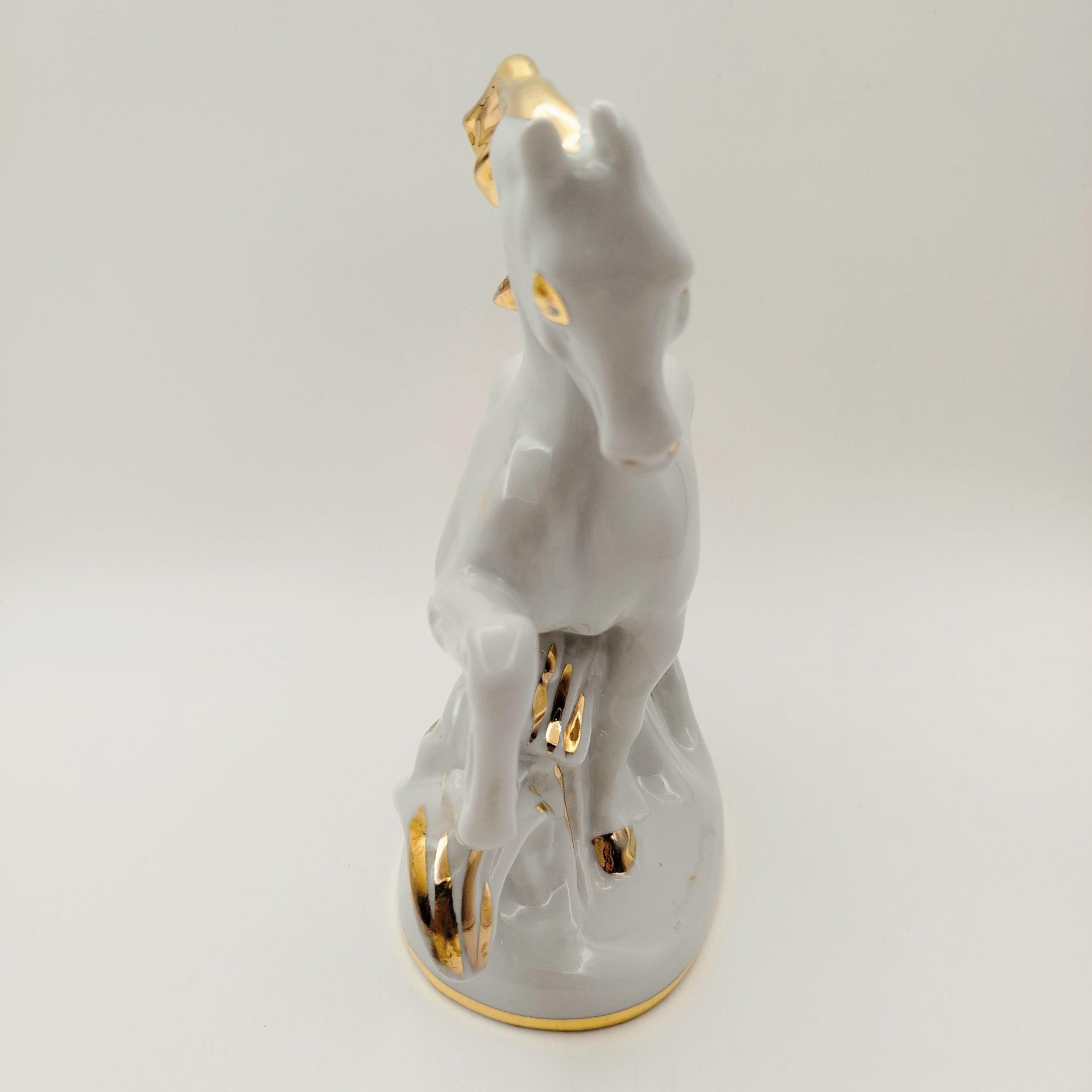 Статуэтка "Конь-огонь", автор формы И.С. Ефимов, фарфор, золочение, Ленинградский фарфоровый завод (ЛФЗ), СССР, 1960-1986 гг.