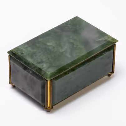 Шкатулка для украшений из жадеита, камень, латунь, бархат, Россия, 1991-2000 гг.