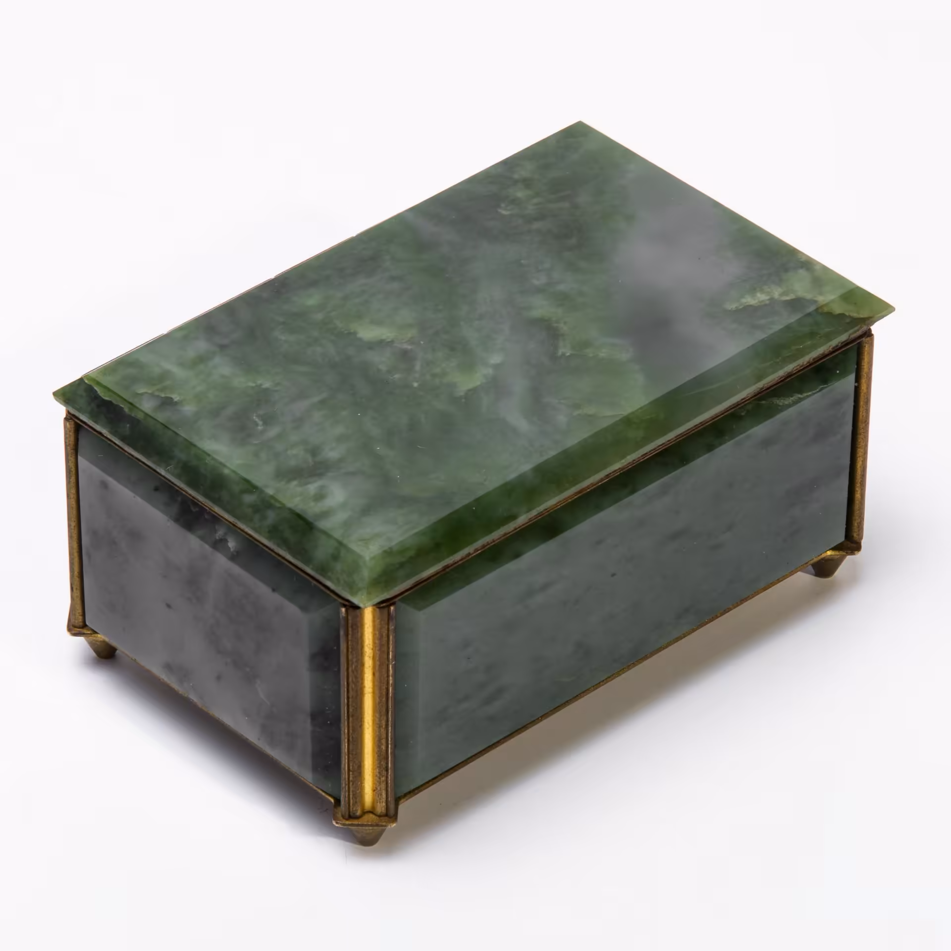 Шкатулка для украшений из жадеита, камень, латунь, бархат, Россия, 1991-2000 гг.