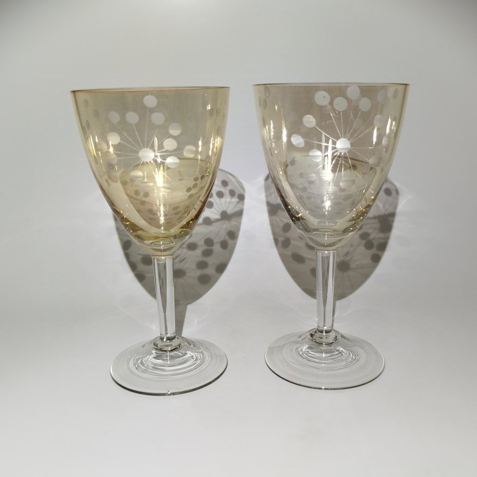 Пара бокалов медового оттенка, стекло, люстр, СССР, 1960-1990 гг.