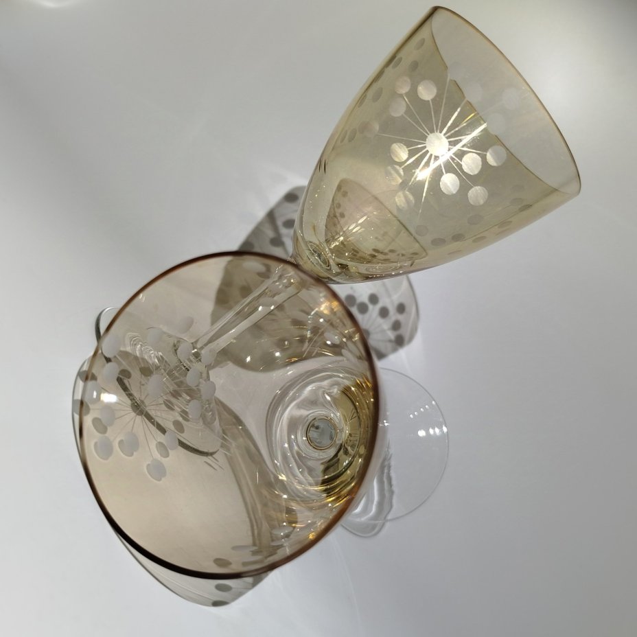 Пара бокалов медового оттенка, стекло, люстр, СССР, 1960-1990 гг.
