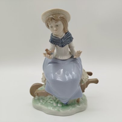 Статуэтка "Девочка с птичкой", NAO Porcelain